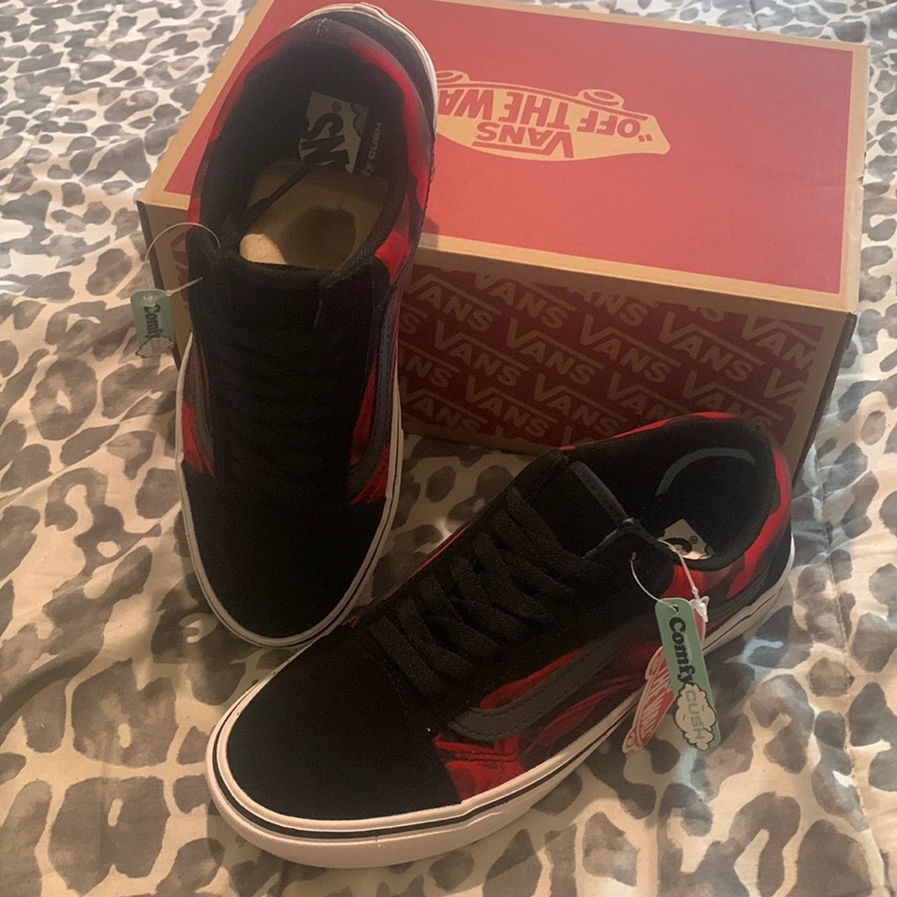 New Vans Comfycush Old Skool After Dark Black & Red sz 8